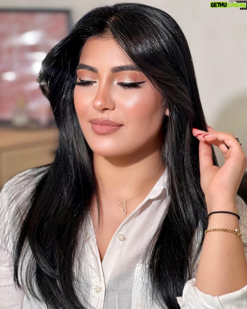 Jouman Kathem Instagram - مكياجي للفنانة الجميلة جمان❤️ @joumankathem . @the_diva_salon @aws_a.aa . #جمان_كاظم #شهد #المتمرد #كوني_قوية #كوني_أنت #شهد_واصيل #المرأة_القوية #كواليس_تصوير #تفاؤل #مكياج #ميك_اب