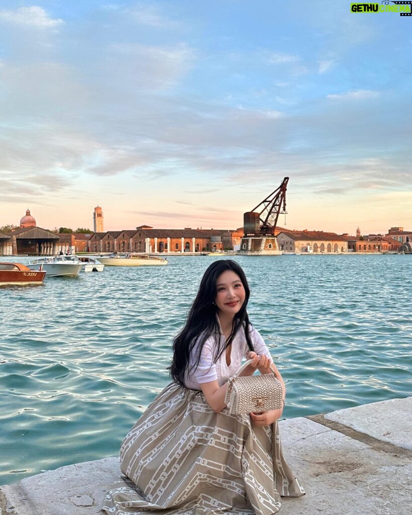 Joy Instagram - #TodsVenezia ✨🌊🧡