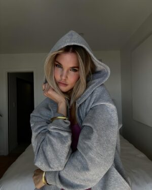 Joy Corrigan Instagram - Living in @alo #MoveIntoWellness