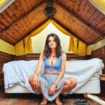 Joyce Ilg Instagram - Ich liebe Camping, aber diesmal war es Glamping... 😍 eine Zelthütte mit einem riesigen, gemütlichen Bett drin! Campt ihr gerne? Glampt ihr lieber? Oder nix von beidem? 😂 #camping #glamping #Faro #Portugal #travel