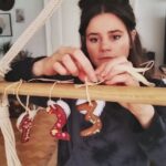 Joyce Ilg Instagram - *Werbung 🍪 Adventskalender-Plätzchen-DIY 🍪 Ich habe heute eine richtig coole Inspiration für euch, mit der ihr jemandem eine Freude machen könnt. ❤️ Geht super schnell, die Backzeit beträgt nur 10min. Das Rezept könnt ihr euch einfach screenshotten. Ich habe die vegane Biovariante genommen, braucht man aber nicht. Ich freue mich so sehr über meinen #DualCookFlex Backofen von @samsunggermany, denn dadurch backe ich in letzter Zeit so viel mehr als vorher. Macht einfach Spaß. Mit meinem #GalaxyFold3 kann ich den Backofen aus der Ferne oder dem Wohnzimmer überwachen und steuern 😍. Na dann, viel Freude beim Nachmachen! #withGalaxy #TeamGalaxy