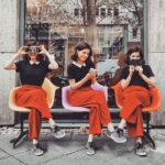 Joyce Ilg Instagram - *Werbung Augen zu, Ohren zu, Mund zu 🙈🙉🙊 mit meinem #GalaxyFold3 und den #GalaxyBudsPro > und hier mal wieder was zum Nachdenken: Manchmal ist das gut: Einfach mal die Augen schließen und in sich selbst hineinhorchen. Einfach mal die Ohren zu, Musik drauf und die Welt um einen herum ausblenden und lächeln, wenn mal wieder auf der Straße rumgepöbelt wird. Einfach mal die Klappe halten und erstmal nachdenken 😂, bevor man Sachen im Affekt sagt, die man hinterher bereut. Manchmal ist es auch andersrum. Da sollte man nicht wegschauen, weghören und stattdessen den Mund aufmachen. Wenn ihr euch selbst gut kennt und auf euer Herz hört, dann wisst ihr, wann was angebracht ist. ❤️ PS: Das faltbare Fold von @samsunggermany ist echt ein Hingucker, wenn man es aus der Tasche holt 😍! Achso und wischt mal nach links 😂 #TeamGalaxy