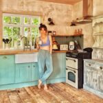 Joyce Ilg Instagram - #morningcoffee 🤍 Unser kleines Steinhaus in Südengland! Sooo gemütlich! #cozy #England #SouthEngland #Steinhaus #kitchen #vacation