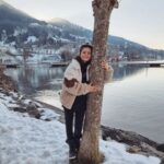 Joyce Ilg Instagram - Gestern mal wieder nen Baum lieb gehalten 😍😂. Wow, die Natur im Allgäu bringt mich grade richtig zur Ruhe.