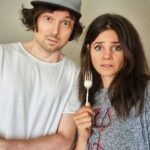 Joyce Ilg Instagram - Typisch Wohnungssuche! Wer kennt's? 😂🙈 Es gibt kaum noch Wohnungen ohne nen fetten Abschlag für etwas, was man übernehmen "muss". Selbst wenn man es gar nicht brauchen kann. Ich hab da schon einige Erfahrungen gemacht. Einmal wollte sogar ein Vermieter 50€ pro Monat zusätzlich zur Miete für ne Waschmaschine - bei ner Mindestlaufzeit von 2 Jahren. Da wärs ja billiger gewesen mir ne Neue zu kaufen & die würde hinterher dann immerhin mir gehören 😂... Hab die Wohnung nicht genommen. Was sind so eure Erfahrungen? #Wohnungssuche #Comedy @chrishalb12