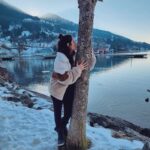 Joyce Ilg Instagram - Gestern mal wieder nen Baum lieb gehalten 😍😂. Wow, die Natur im Allgäu bringt mich grade richtig zur Ruhe.