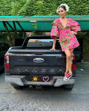 Juana Viale Instagram - Muchos muchos muchos años que @fordargentina y yo nos hemos unido. Amo mi #ranger que me acompaña cuando me visto de princesa y cuando ruteo... es mi hogar... mis hijos identifican nuestra camioneta, mis perros reconocen su sonido cuando llego, es mi hogar en mis viajes.... somos familia, somos la raza fuerte!!! 
Siempre vamos por mas!!!!
Gracias @fordargentina por estar conmigo siempreeeeee