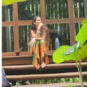 Juana Viale Instagram - Volar. Alas transparentes. Como las hadas.
Vaya uno a saber a donde me había ido... no se si regrese. No se si alguna vez estuve aquí/allá. 
Volar.