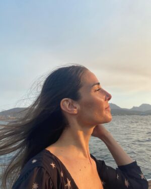 Juana Viale Instagram - El viento, mi guía...