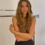 Juanita Arias Instagram - Aceptar y abrazar todas las facetas de uno mismo es un viaje interno profundo y constante. Es encontrar la paz en nuestra dualidad, en la sombra y la luz que todos llevamos dentro. La autenticidad radica en reconocer y amar cada parte de nuestra esencia y cuerpo permitiendo que nuestra verdadera naturaleza brille con pureza y sinceridad. 🌌💖 #BehindTheScenes 📸 Accepting and embracing all facets of oneself is a profound and ongoing inner journey. It’s finding peace within our duality, in the shadow and light we all carry within. Authenticity lies in recognizing and loving every part of our essence and body allowing our true nature to shine with purity and sincerity. 🌌💖#BehindTheScenes 📸