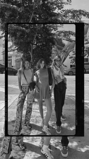 Juanita Arias Instagram - Amigas outfit check ❤️‍🔥❤️‍🔥 @laura_tobon @paolavdesideri @juanaarias ✨✨✨✨