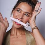 Juanita Arias Instagram - Red lips 💋💄@cosmopolitanmx x @kyliecosmetics Fotos: @caballeronavor Styling: @rodrigoaalcantara Makeup: @ger.parra Pelo: @gabiokka