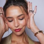Juanita Arias Instagram - Red lips 💋💄@cosmopolitanmx x @kyliecosmetics Fotos: @caballeronavor Styling: @rodrigoaalcantara Makeup: @ger.parra Pelo: @gabiokka
