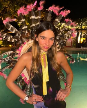 Juanita Arias Instagram - Un Pavito Surreal 🦚💕 … La Sonrisa de la ultima foto es el vibe … 😉