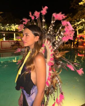 Juanita Arias Instagram - Un Pavito Surreal 🦚💕 … La Sonrisa de la ultima foto es el vibe … 😉