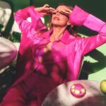 Juanita Arias Instagram - La nueva versión de Be Delicious Orchard St. de DKNY, está inspirada en la icónica calle de graffiti Orchard St de Nueva York. Es una fragancia frutal e ideal para este otoño y para las personas aventureras y versátiles como Juana Arias. . . . Video: Molvo Films @molvofilms . . . #lbeautemx #juanaarias #dkny #actress #actriz #fragrance #fragancia #perfume #belleza #beauty #bedelicious #ny #newyork