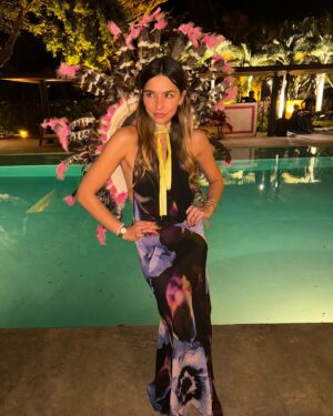Juanita Arias Instagram - Un Pavito Surreal 🦚💕 … La Sonrisa de la ultima foto es el vibe … 😉