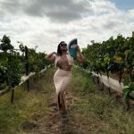 Juddy da Conceição Instagram - Visitar as vinhas do Vale do Bero foi sem duvidas uma das melhores experiências que já vivi este ano. Incrível ver que apesar de estar no deserto, não têm qualquer dificuldade com a rega por conta do rio do Bero que neste momento encontra-se completamente seco mas com muita reserva , sabe Deus onde . Enfim, saber que em Angola , Namibe existe um vinho 100% nosso com muita qualidade onde por ano se tira mais de 80 000 garrafas foi um wauuu. Vale a pena visitar e fazer uma prova de vinho no @valedobero