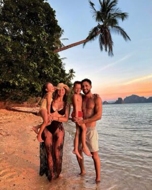 Julia Flabat Instagram - Parcourir le monde avec vous 🥹🌏
-
📍Cabanas Beach, El Nido 🇵🇭