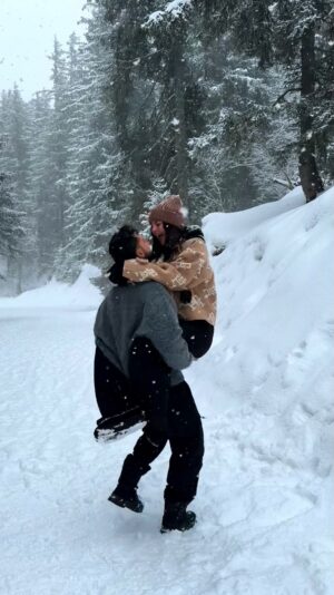 Julia Flabat Instagram - Comme des enfants ❄️ 🌨️⛄️🤍
-
À la fin, je l’ai eu quand même 😂😂