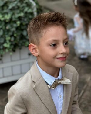 Julia Flabat Instagram - Wedding day 👰🏻
Ma Sista s’est mariée 🎉😍
Une très belle journée en famille🤍
Et forcément, on y pense de   en   avec Julia 
Un mariage à l’étranger ? Des conseils ?
-
📍@domainereinemargot 5*
À deux pas de Paris, vue sur la dame de fer