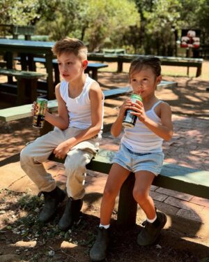 Julia Flabat Instagram - Nos deux aventuriers 🖇️🎞️💚
Des souvenirs qui resteront gravés 🥹
-
Quelle est votre photo pref ?