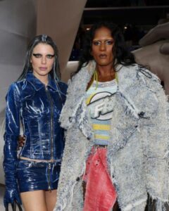 Julia Fox Instagram - I❤️‍🔥@diesel @glennmartens @renzorosso and the rest of the team congratulations on another iconic show and I’m so honored I got to be there in the city I was born in with my sisters ❤️🤍💚 hair by @ezio_diaferia_ make up by @lucacianciolo