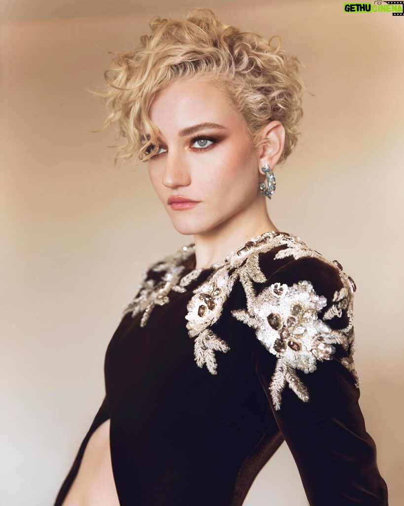 Julia Garner Instagram - EMMYS 2022 🤎 Thank you @gucci @swarovski for getting us ready.