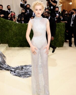Julia Garner Instagram - 🤍MET 🤍 Thank you 
@metcostumeinstitute 
@voguemagazine. Also BIG THANK YOU to the STELLAR @stellamccartney and my amazing team for making this happen. Last night was a dream. Love you all. #metgala 🤍

Dress @stellamccartney 
Style @elizabethsaltzman 
Makeup @patmcgrathreal 
Hair @bobbyeliot 
Nails @betina_goldstein 
Skin @lordgmv 
Color @lindsay.m.mcallister