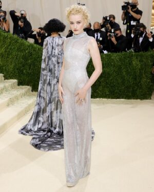 Julia Garner Instagram - 🤍MET 🤍 Thank you 
@metcostumeinstitute 
@voguemagazine. Also BIG THANK YOU to the STELLAR @stellamccartney and my amazing team for making this happen. Last night was a dream. Love you all. #metgala 🤍

Dress @stellamccartney 
Style @elizabethsaltzman 
Makeup @patmcgrathreal 
Hair @bobbyeliot 
Nails @betina_goldstein 
Skin @lordgmv 
Color @lindsay.m.mcallister