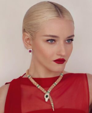 Julia Garner Instagram - ♥️ Thank you @criticschoice for the wonderful evening and CONGRATULATIONS TO ALL THE WINNERS! It was such an honor to be nominated with such stellar women. Also, BIG thank you to @bulgari for the most stunning jewels and @ferragamo for the coolest dress. ♥️ Photos by the amazing @eliastahan 

@elizabethsaltzman 
@bobbyeliot 
@hungvanngo 
@betina_goldstein 
@lordgmv 
@facegym 
@traceycunningham1