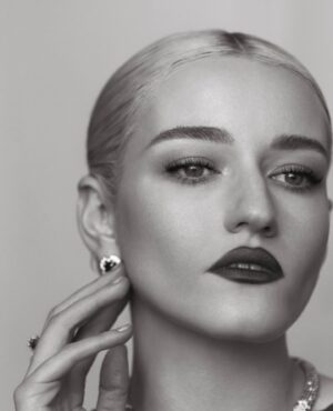 Julia Garner Instagram - ♥️ Thank you @criticschoice for the wonderful evening and CONGRATULATIONS TO ALL THE WINNERS! It was such an honor to be nominated with such stellar women. Also, BIG thank you to @bulgari for the most stunning jewels and @ferragamo for the coolest dress. ♥️ Photos by the amazing @eliastahan 

@elizabethsaltzman 
@bobbyeliot 
@hungvanngo 
@betina_goldstein 
@lordgmv 
@facegym 
@traceycunningham1