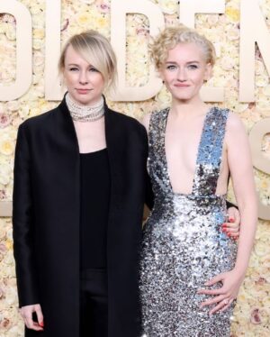 Julia Garner Instagram - Golden Globes for the girlies. 💕 Congratulations to all the winners. ⭐️

Thank you @sabatods and @gucci for the most gorgeous sparkly dress. 🪩