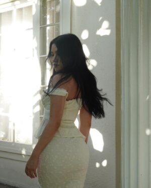 Julia Kelly Instagram - Hopeless romantic 🏹