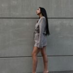 Julia Morgante Instagram - au cas ou des fois j’oublierais que je sais également porter une robe et des talons… encore une tenue full @prettylittlething pour ne pas changer 👽 #collaborationcommerciale