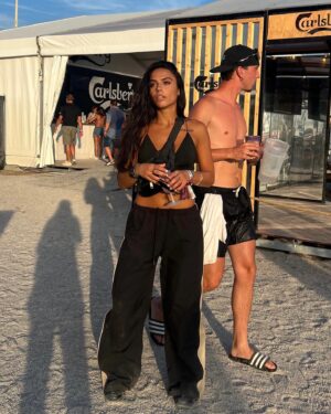 Julia Morgante Instagram - JOUR 1 au @delta_festival ! TN vibes pour COURIR fort voir @thedamso sur scène 👑 

@mathildasparta @ambassadeurs_deltafestival