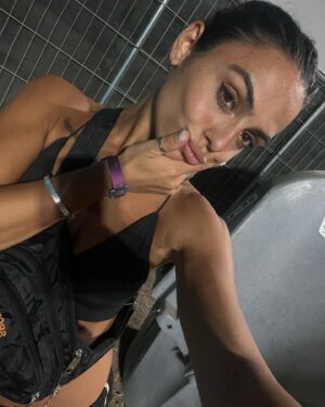 Julia Morgante Instagram - JOUR 1 au @delta_festival ! TN vibes pour COURIR fort voir @thedamso sur scène 👑 

@mathildasparta @ambassadeurs_deltafestival