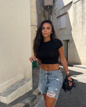Julia Morgante Instagram - nouveau format ! 👽 bonne occasion de se faire plaisir pour la rentrée avec @sheinofficial et leurs big réductions, jusqu'à -80% sur les vêtements et tous les autres articles avec mon code : 23julia

ref haut : SHEIN BASICS cap sleeve solid crop top 1981014
ref short : ripped raw hem denim shorts 16478463
@sheinfrance_ #firstdayvibes #backtoshool #sheinforall #ad