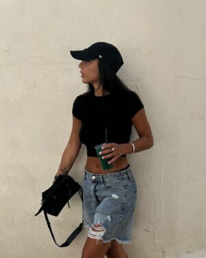 Julia Morgante Instagram - nouveau format ! 👽 bonne occasion de se faire plaisir pour la rentrée avec @sheinofficial et leurs big réductions, jusqu'à -80% sur les vêtements et tous les autres articles avec mon code : 23julia

ref haut : SHEIN BASICS cap sleeve solid crop top 1981014
ref short : ripped raw hem denim shorts 16478463
@sheinfrance_ #firstdayvibes #backtoshool #sheinforall #ad