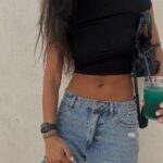 Julia Morgante Instagram - nouveau format ! 👽 bonne occasion de se faire plaisir pour la rentrée avec @sheinofficial et leurs big réductions, jusqu'à -80% sur les vêtements et tous les autres articles avec mon code : 23julia ref haut : SHEIN BASICS cap sleeve solid crop top 1981014 ref short : ripped raw hem denim shorts 16478463 @sheinfrance_ #firstdayvibes #backtoshool #sheinforall #ad