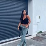 Julia Morgante Instagram – ce jean méritait un post à lui tout seul ! @prettylittlething 🩵