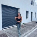 Julia Morgante Instagram - ce jean méritait un post à lui tout seul ! @prettylittlething 🩵