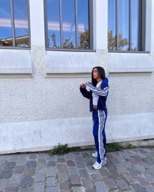 Julia Morgante Instagram - « j’aime pas le bleu » bien sûr oui, mais ça c’était avant de tomber sur cet ensemble magnifique signé @prettylittlething 🤤💙 #collaboration #plt