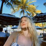 Julia Simoura Instagram - 🌴💙