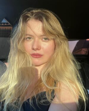 Julia Simoura Instagram - and the sun will shine again
