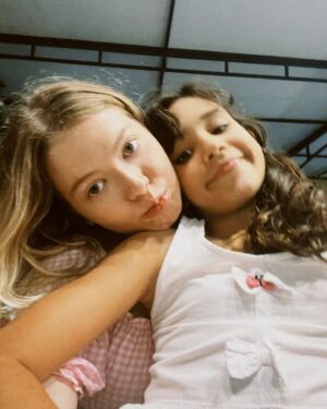 Julia Simoura Instagram - um sábado de muito amor com minhas meninas 💓