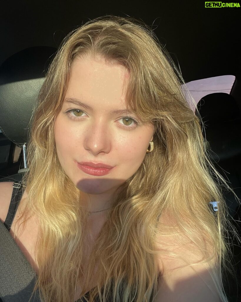 Julia Simoura Instagram - and the sun will shine again