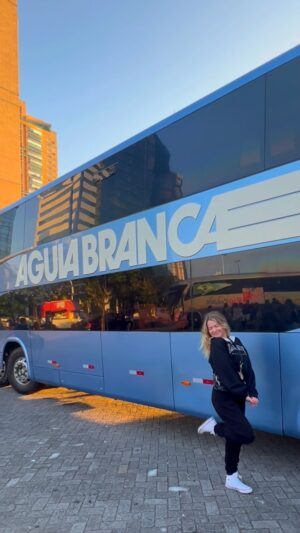 Julia Simoura Instagram - Um pouquinho dos dias maravilhosos que vivi no Rio de Janeiro🩵

E claro que não poderia fazer minha viagem sem ter o melhor conforto, tranquilidade e segurança. Por isso, claro que fui de @aguiabranca.oficial ✨