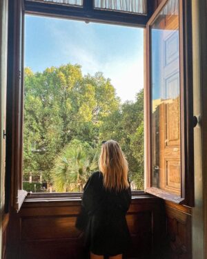 Julia Simoura Instagram - uma acadêmica de direito e amante de história se aventurando pelo palácio do catete e pela história da república brasileira