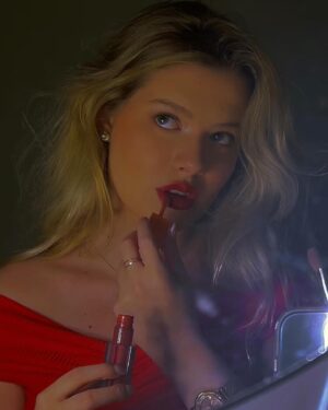 Julia Simoura Instagram - 💌💋